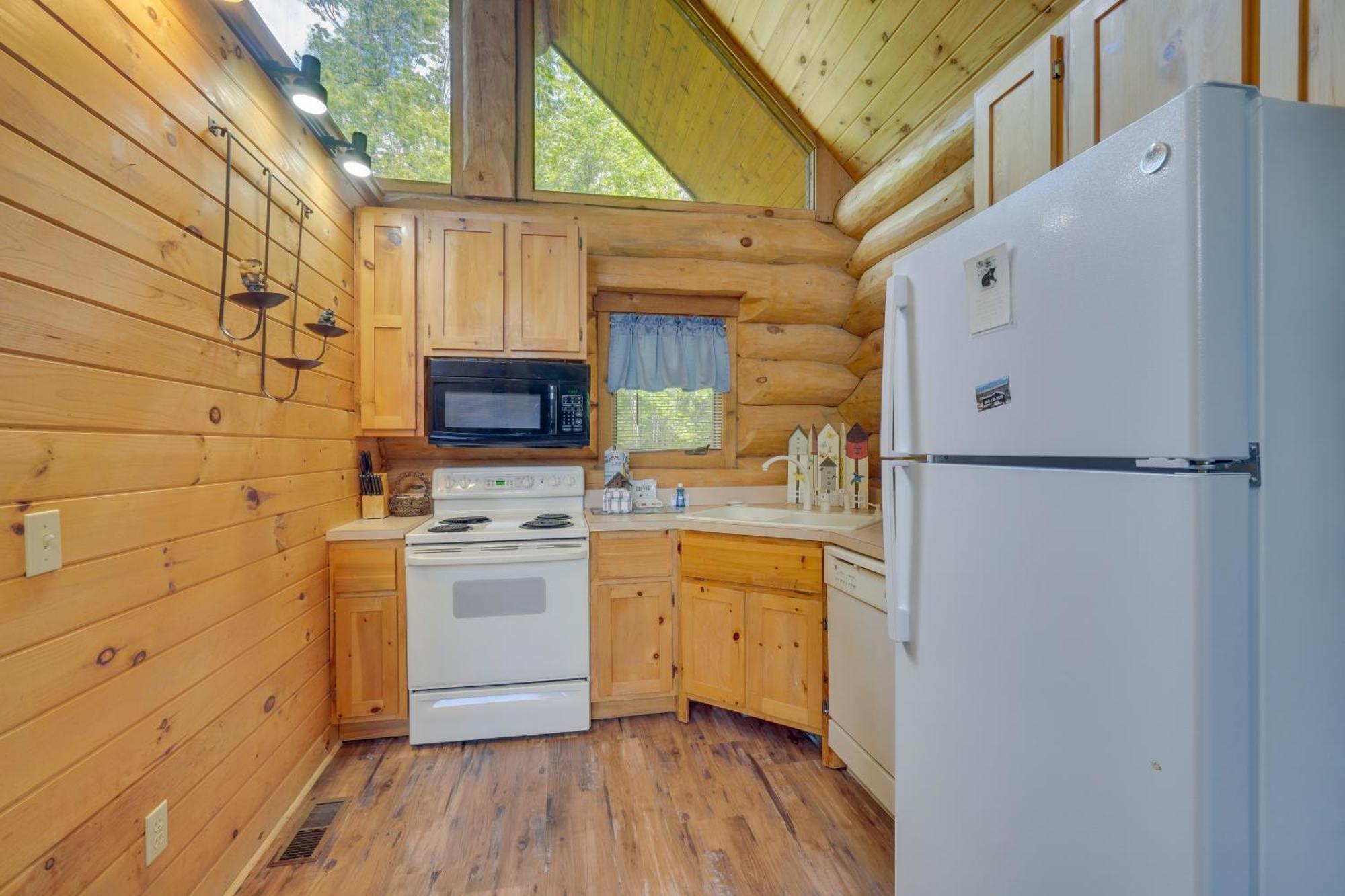 Gatlinburg Cabin With Hot Tub About 11 Miles To Downtown Exterior photo