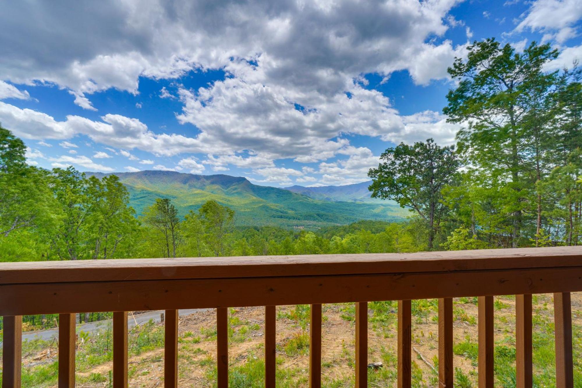 Gatlinburg Cabin With Hot Tub About 11 Miles To Downtown Exterior photo